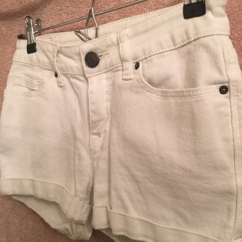 🌻4/$25🌻 UO BDG Mid Rise White Shorts ☀️ - Picture 5 of 8
